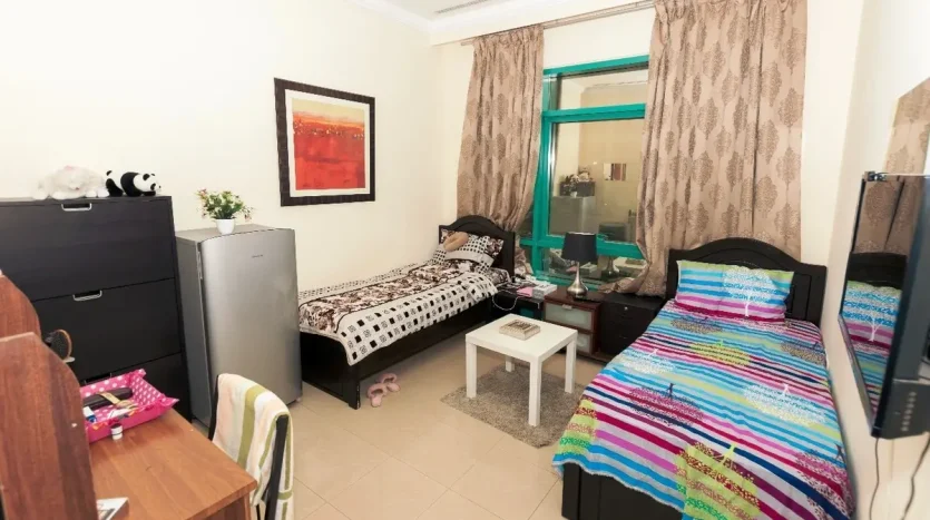 this picture shows two beds inside a bed space availble for rent at a competitive price in Dubai Marina.