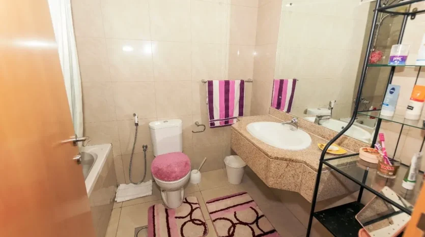 This picture includes a bath inside a bed space availeble for rent in Marina Dubai at alow cost