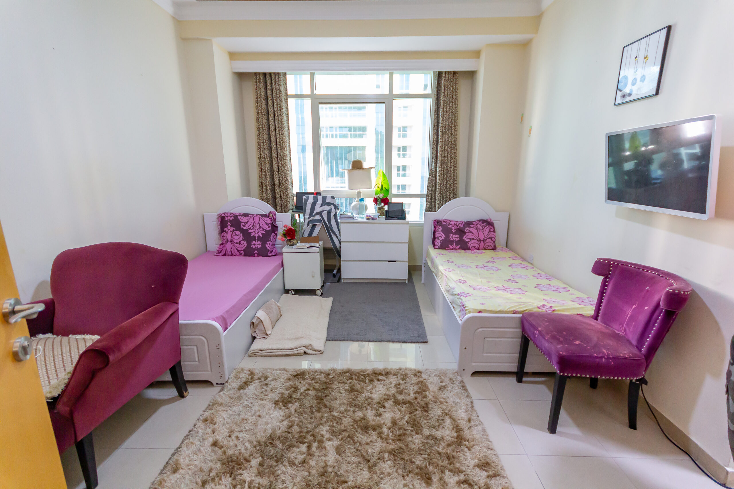 Master Room for Rent in Dubai Marina – Females Only