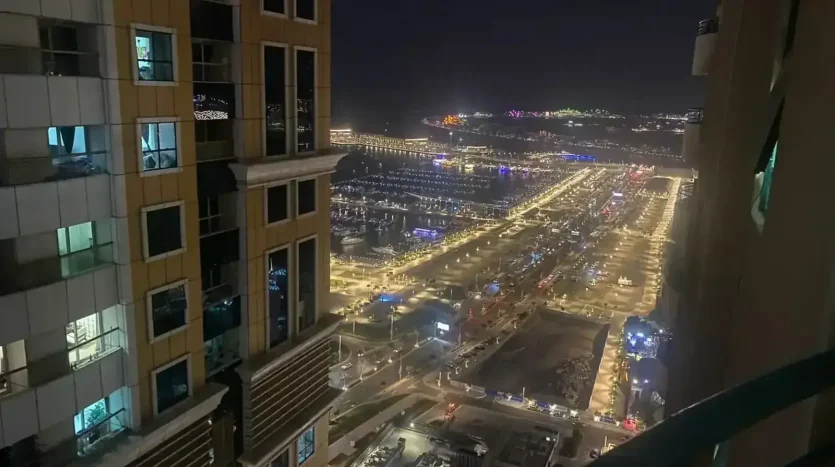 this picture shows a view of single room for rent in Marina Dubai avaialble in a cheap price.