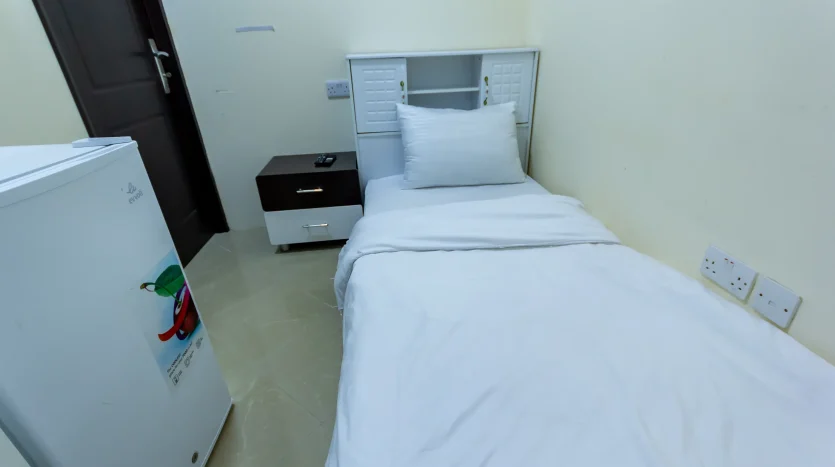 This picture shows a single room available for rent in Dubai Marina at a cheap price with our company Newbai ae.