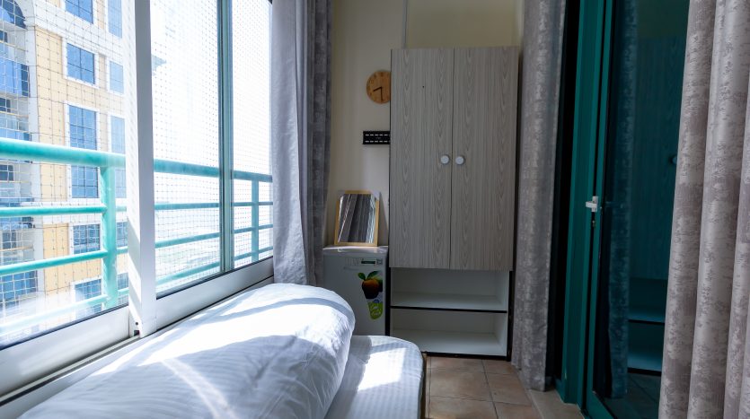 small room in Marina